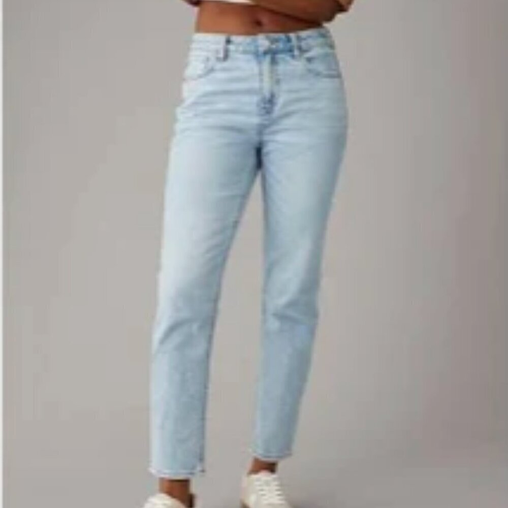 American Eagle Strigid Mom Jeans